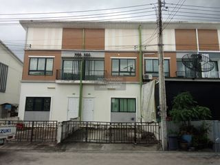 出售 3 卧室 联排别墅 在 Pluak Daeng, Rayong