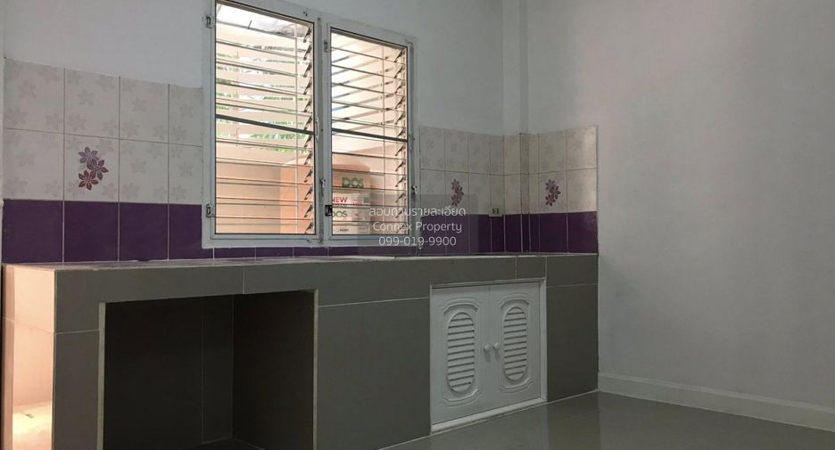 For sale 2 ベッドルーム townhouse in Lat Krabang, Bangkok