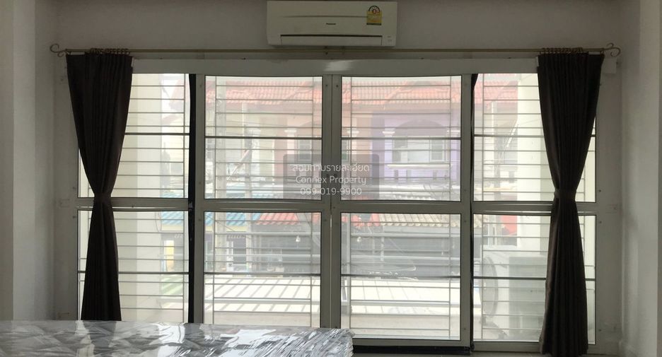For sale 2 ベッドルーム townhouse in Lat Krabang, Bangkok