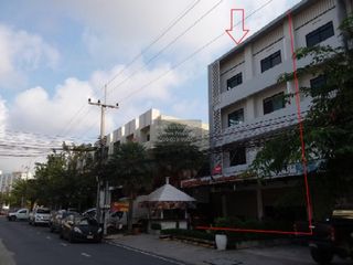 Local comercial en venta de 4 habitaciones en Si Racha, Chonburi