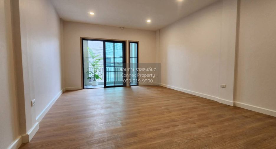 For sale 2 ベッドルーム townhouse in Bang Khen, Bangkok