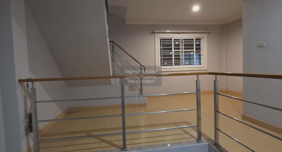 For sale 3 bedrooms townhouse in Bang Khen, Bangkok