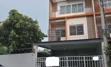 For sale 3 bedrooms townhouse in Bang Khen, Bangkok