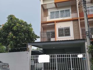 For sale 3 bedrooms townhouse in Bang Khen, Bangkok