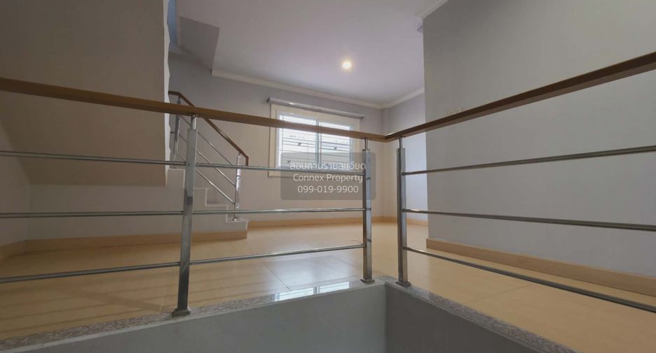 For sale 3 bedrooms townhouse in Bang Khen, Bangkok