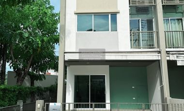 Casa adosada en venta de 3 habitaciones en Thanyaburi, Pathum Thani