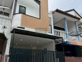 For sale 2 bedrooms townhouse in Don Mueang, Bangkok