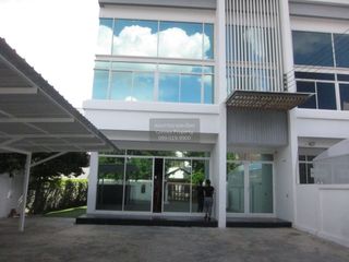 For sale 4 bedrooms townhouse in Lat Phrao, Bangkok