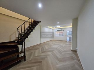 For sale 4 bedrooms townhouse in Pathum Wan, Bangkok