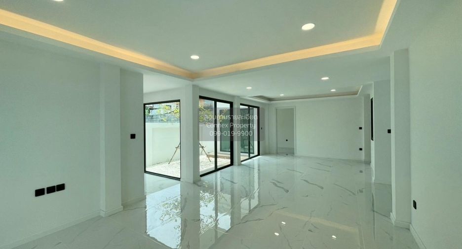For sale 4 bedrooms house in Chatuchak, Bangkok