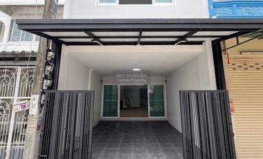 Casa adosada en venta de 3 habitaciones en Bang Kapi, Bangkok