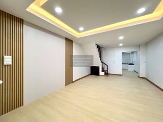 For sale 3 bedrooms townhouse in Bang Kapi, Bangkok
