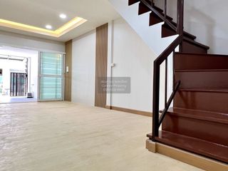 For sale 3 bedrooms townhouse in Bang Kapi, Bangkok