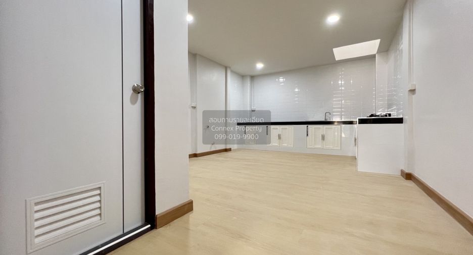Reihenhaus zum Kauf mit 3 Zimmer in Bang Kapi, Bangkok