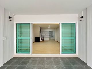 For sale 3 bedrooms townhouse in Bang Kapi, Bangkok