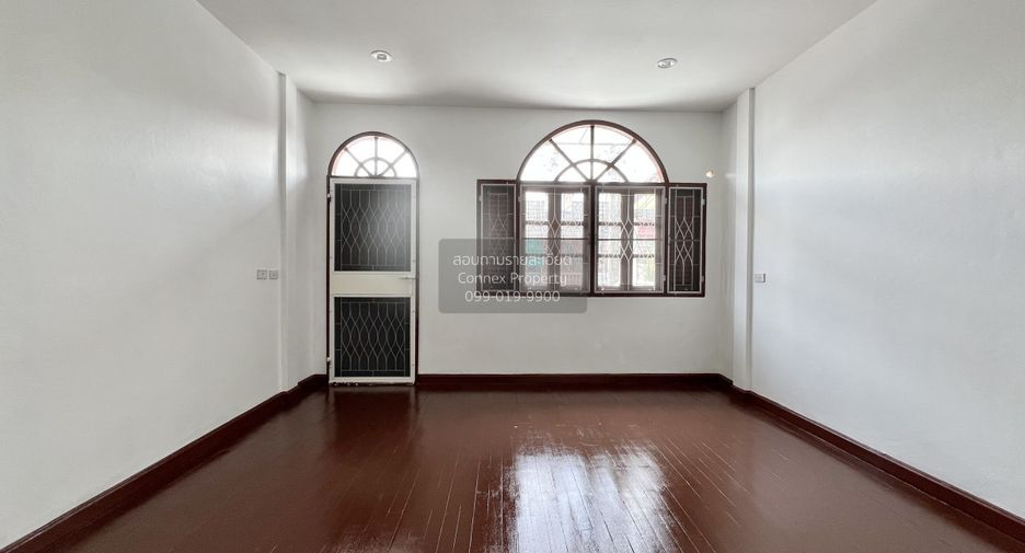 Reihenhaus zum Kauf mit 2 Zimmer in Bang Kapi, Bangkok