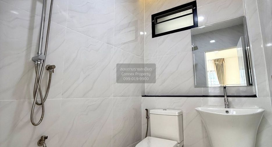For sale 3 bedrooms townhouse in Bang Phlat, Bangkok