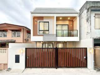 For sale 3 bedrooms townhouse in Bang Phlat, Bangkok