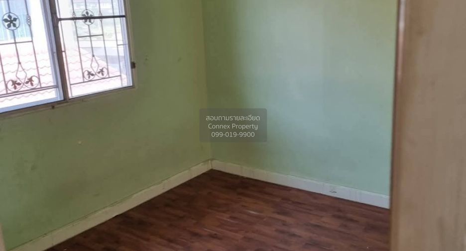 Casa adosada en venta de 4 habitaciones en Sam Phran, Nakhon Pathom