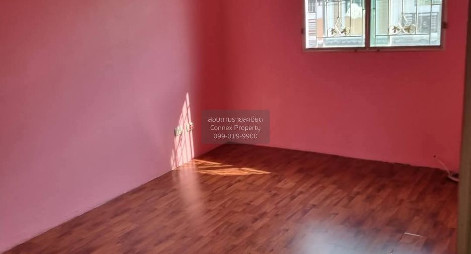 Casa adosada en venta de 4 habitaciones en Sam Phran, Nakhon Pathom