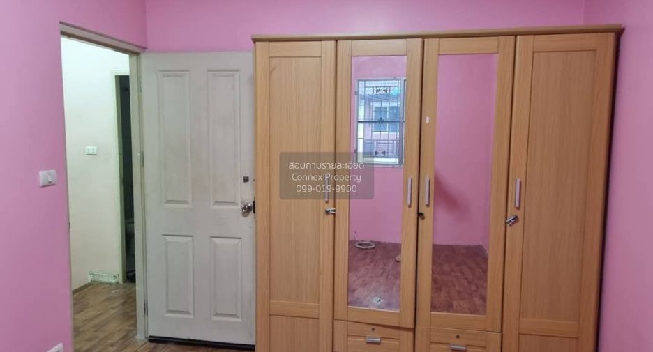 Casa adosada en venta de 4 habitaciones en Sam Phran, Nakhon Pathom