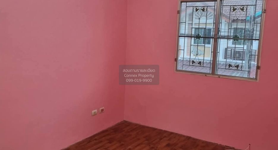 Casa adosada en venta de 4 habitaciones en Sam Phran, Nakhon Pathom