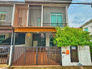 出售 3 卧室 联排别墅 在 Bang Sao Thong, Samut Prakan