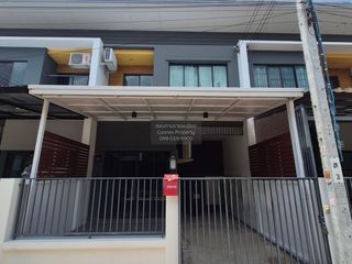 For sale 3 bedrooms townhouse in Bang Khae, Bangkok