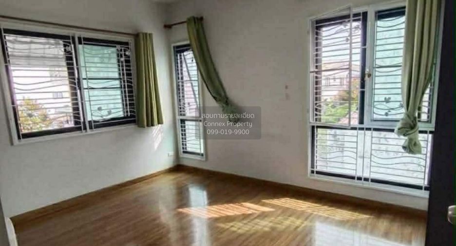 Casa adosada en venta de 3 habitaciones en Lat Lum Kaeo, Pathum Thani