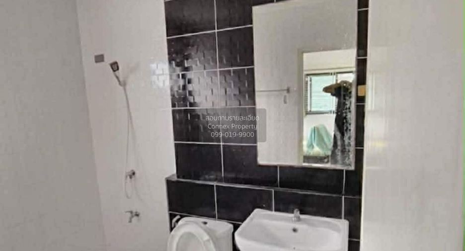 Casa adosada en venta de 3 habitaciones en Lat Lum Kaeo, Pathum Thani