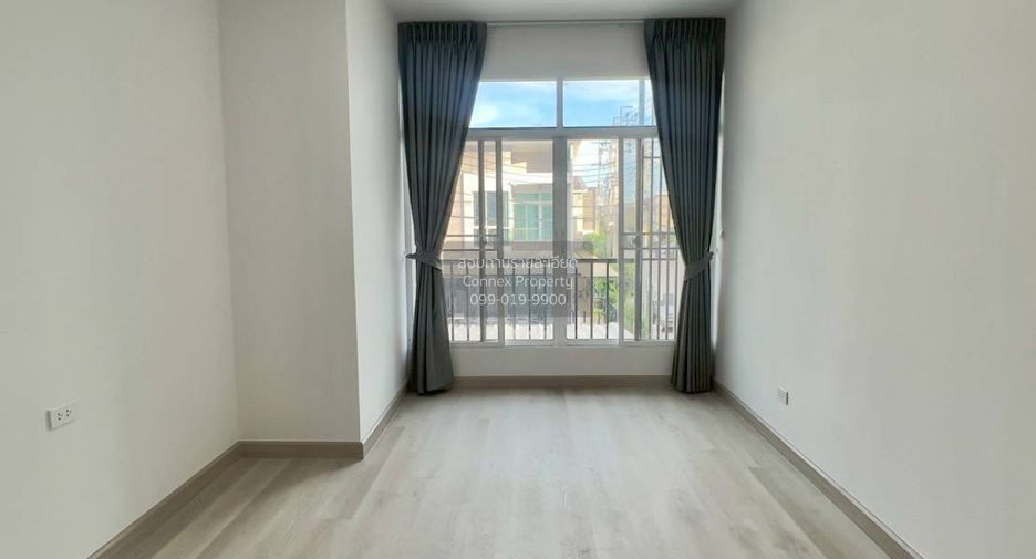 For sale 3 bedrooms townhouse in Khlong Sam Wa, Bangkok