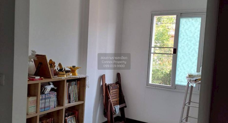 For rent 5 bedrooms townhouse in Min Buri, Bangkok
