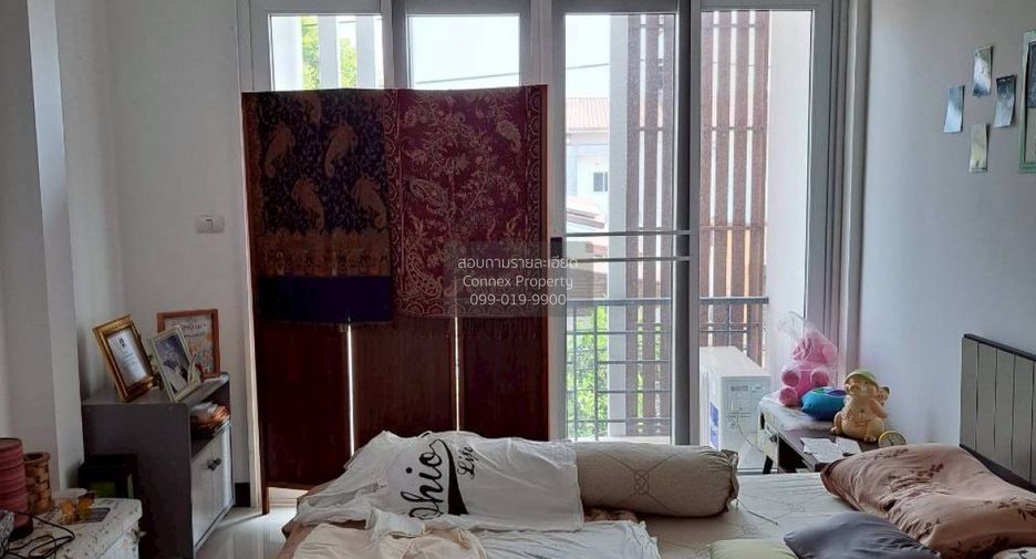 For rent 5 bedrooms townhouse in Min Buri, Bangkok