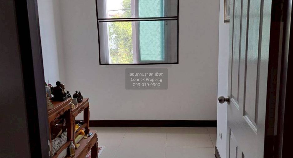 For rent 5 bedrooms townhouse in Min Buri, Bangkok