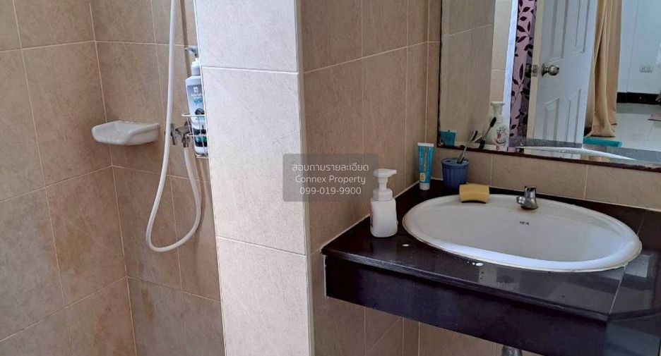 For rent 5 bedrooms townhouse in Min Buri, Bangkok