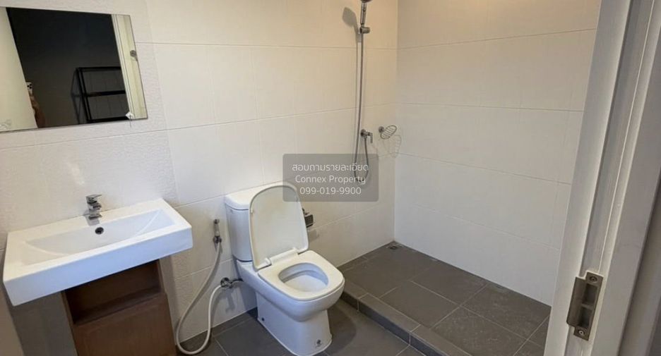 For rent 3 bedrooms townhouse in Bueng Kum, Bangkok