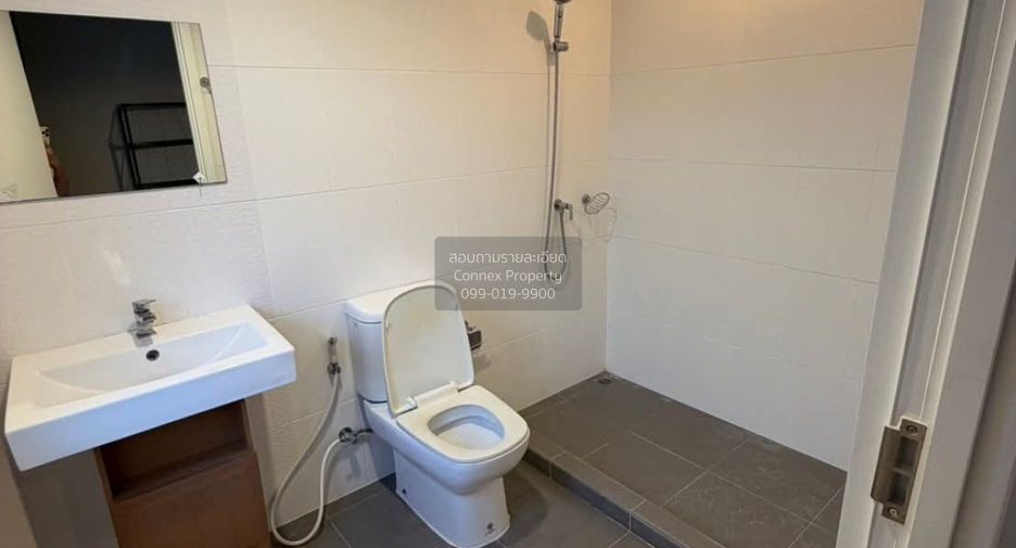 For rent 3 bedrooms townhouse in Bueng Kum, Bangkok