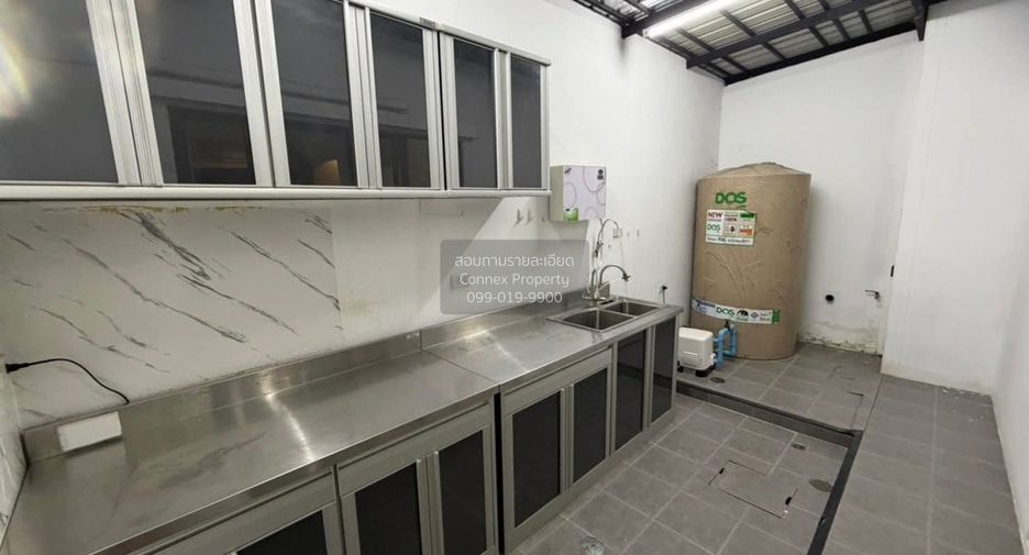 For rent 3 bedrooms townhouse in Bueng Kum, Bangkok