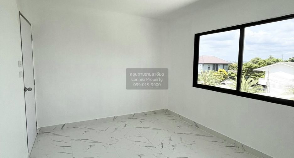 For rent 4 bedrooms townhouse in Bang Khen, Bangkok