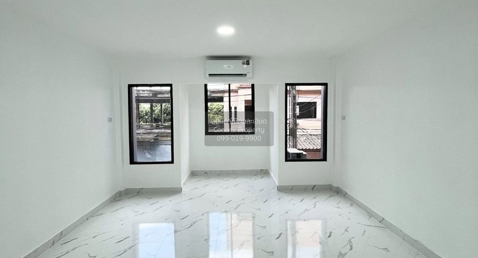 For rent 4 bedrooms townhouse in Bang Khen, Bangkok