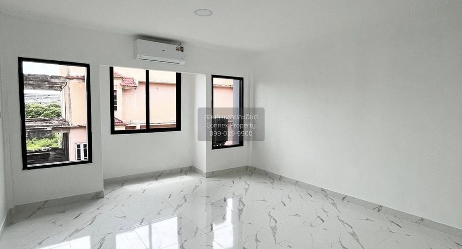 For rent 4 bedrooms townhouse in Bang Khen, Bangkok