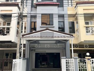 For rent 4 bedrooms townhouse in Bang Khen, Bangkok