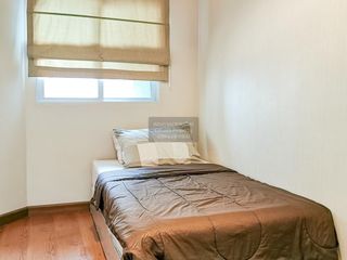 For rent 3 bedrooms condo in Huai Khwang, Bangkok