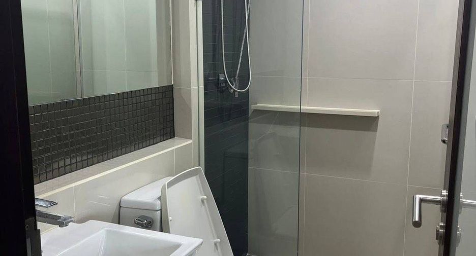 For rent 2 bedrooms condo in Phra Khanong, Bangkok