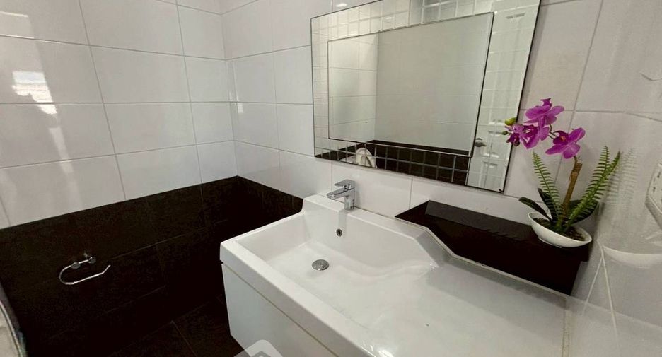 For rent 5 bedrooms house in East Pattaya, Pattaya