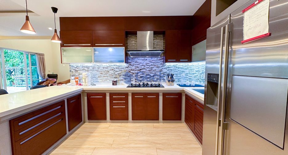 Haus zum Kauf mit 6 Zimmer in Sattahip, Chonburi