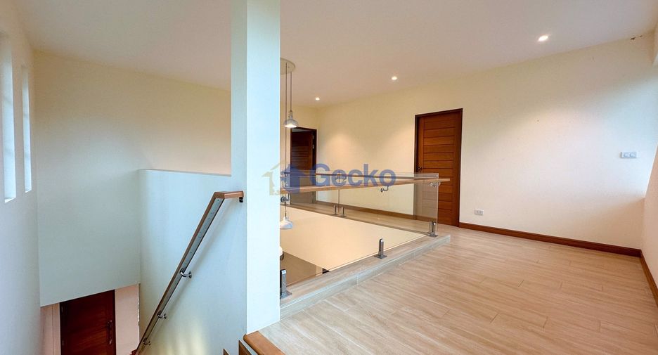 Haus zum Kauf mit 6 Zimmer in Sattahip, Chonburi