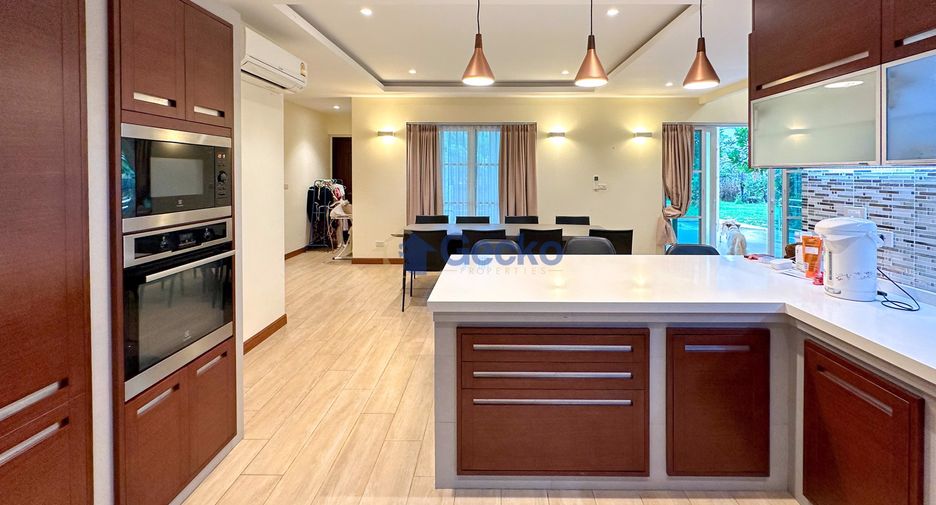 Haus zum Kauf mit 6 Zimmer in Sattahip, Chonburi