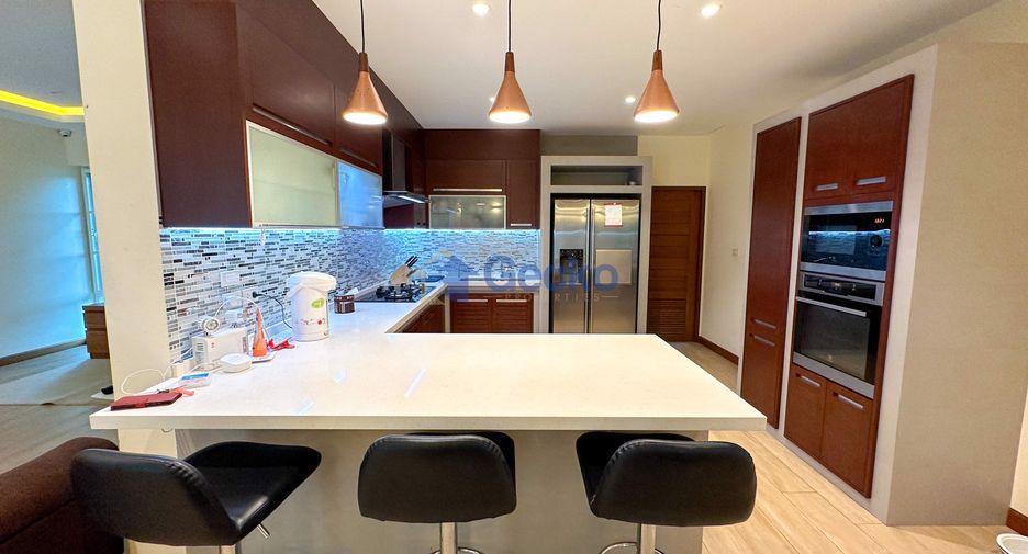 Haus zum Kauf mit 6 Zimmer in Sattahip, Chonburi