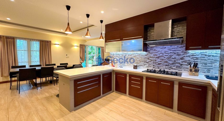 Haus zum Kauf mit 6 Zimmer in Sattahip, Chonburi